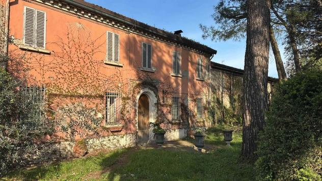 Colonica in Vendita in zona MAIANO MONTI con giardino