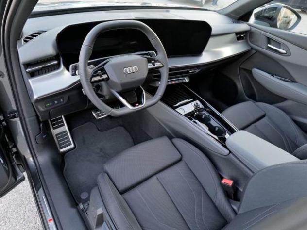 AUDI Q3 NEW 2.0 Tdi 150cv S-tronic S-line edition rif. 24153378 - Foto 6