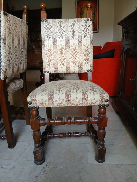 Tavolo classico in legno con 6 sedie rivestite - Foto 2