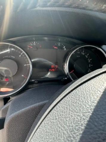 Peugeot 3008 1.6 BlueHDi 120CV Active FD275CL - Foto 5