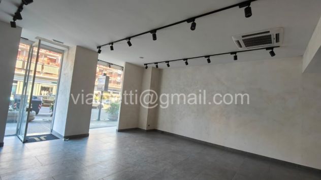 AFFITTASI Negozio di 86 mq con 2 Ampie Vetrine in Via Ugo Ojetti (Zona Talenti) - Foto 2