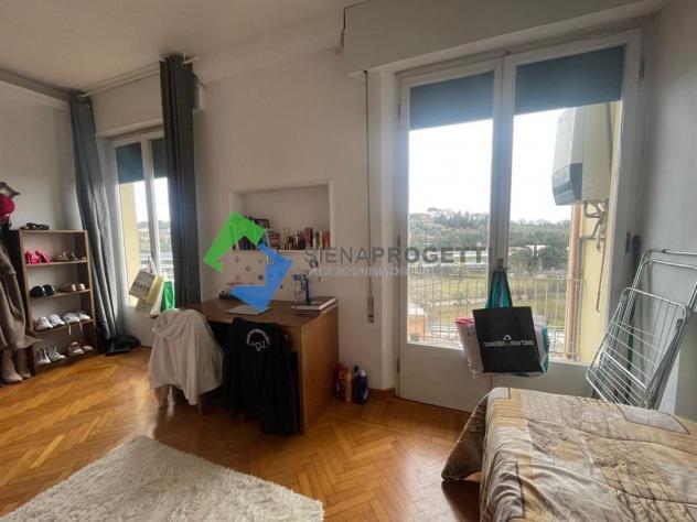 Viale Mazzini, grande appartamento con ingresso al piano terreno con posto auto e terrazzo esclusivo. . - Foto 7