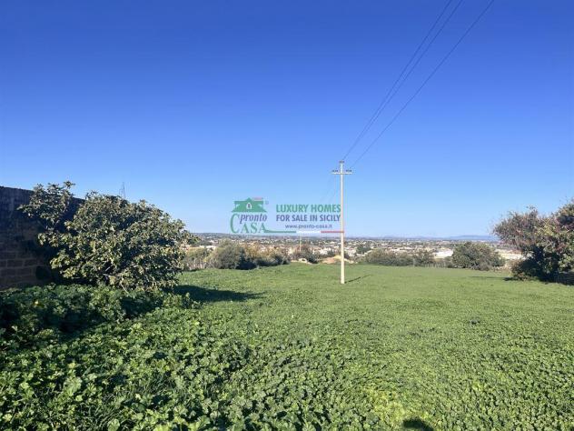 TERRENO CON ACCATASTAMENTI RURALI