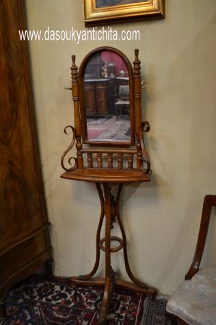 Toilette con specchio basculante stile Thonet