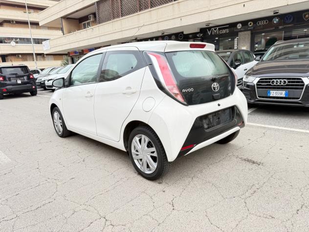 Toyota Aygo 1.0 VVT-i 72 CV 5 porte x-play LED NAVI KAMERA PDC BLUETOOTH CERCHI 16 CAR PLAY - Foto 4