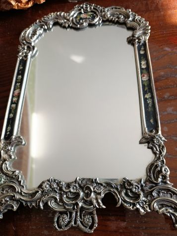 SPECCHIO DA TAVOLO IN BRONZO ARGENTATO 40X26 STILE SETTECENTESCO INIZIO 900 - Foto 2