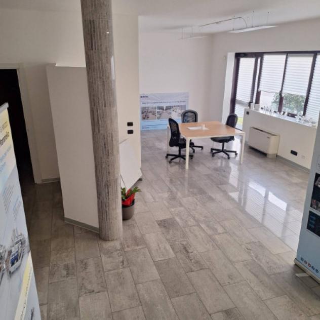 Immobile di 10000 m² con più di 5 locali in affitto a Maranello - Foto 5