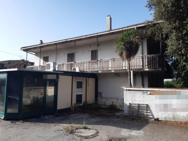 Immobile in asta di 270 m² con più di 5 locali e box auto in vendita a Terni