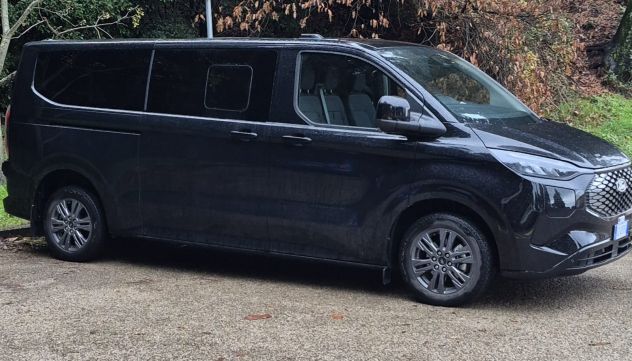 LIMOUSINE NOLEGGIO E MINI VANN 8 POSTI - Foto 5