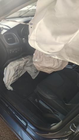 Volvo V40 D2 R-design E6 Manuale NEO 2018 Incidentata come da foto!!!! - Foto 7