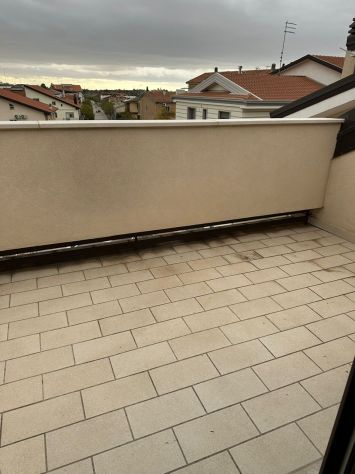 Mansarda ristrutturata con terrazzo in zona centrale - Foto 6