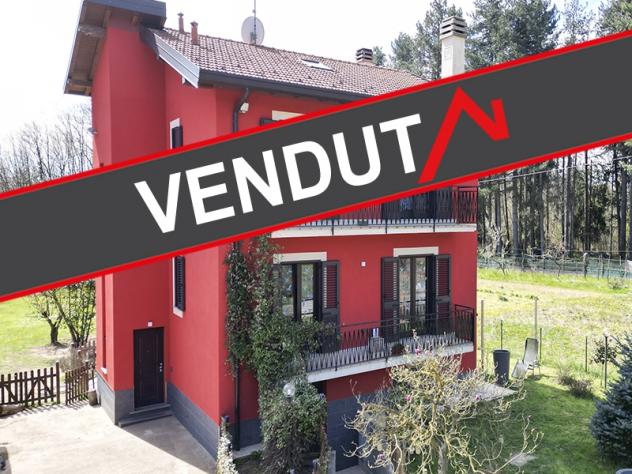 VILLA SINGOLA COMPLETAMENTE RISTRUTTURATA immersa nel verde