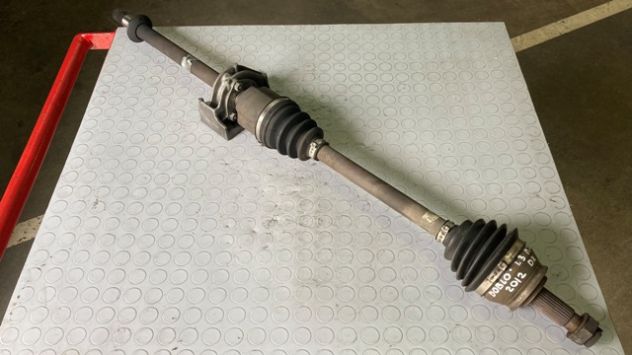 Semiasse anteriore DX Fiat Doblò 1.3 M.Jet del 2012
