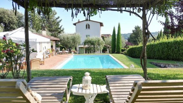 Casale in vendita a Lucca