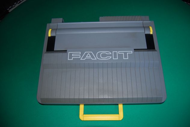 Macchina da scrivere elettrica facit mod T110 - Foto 5