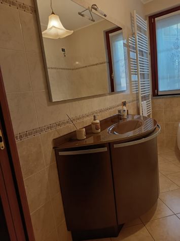 vendo arredamento vario per cambio abitazione - Foto 4