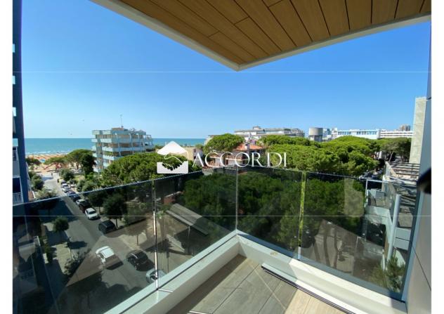 APPARTAMENTO di 4 vani e di 198 mq (LIGNANO SABBIADORO) rif. AKP66_5
