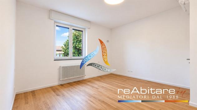 ELEGANTE VILLA SINGOLA CON GIARDINO PRIVATO E BOX – RESIDENCE ARESE 4 - Foto 8