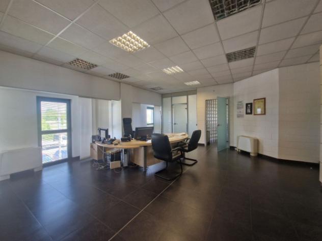 Immobile di 3000 m² con più di 5 locali in affitto a Parabiago - Foto 15