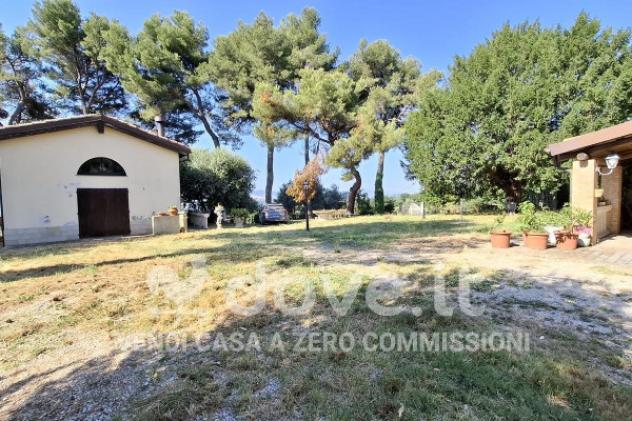 Casa indipendente di 400 m² con più di 5 locali e box auto in vendita a Pesaro - Foto 9