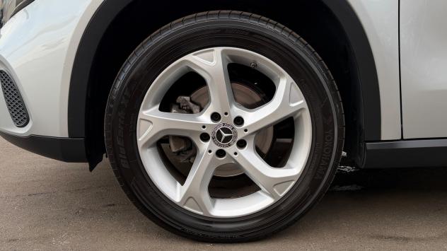 MERCEDES-BENZ GLA 180 1.6 PREMIUM AT7 122CV - FULL LED, PELLE, TETTO, NEOPATENTATI - Foto 6