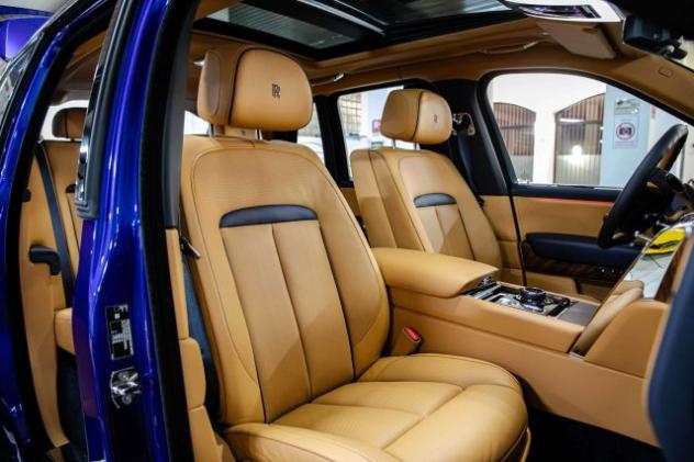ROLLS-ROYCE Cullinan FULL SPECS|BESPOKE AUDIO&INTERIOR|REAR THEATRE rif. 23547297 - Foto 10
