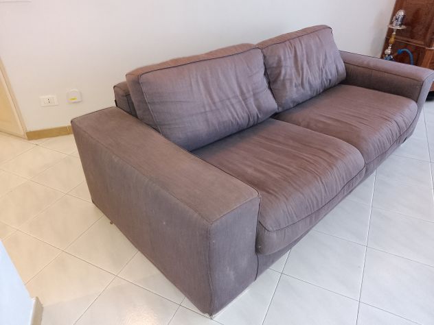 Divano in tessuto grigio - Foto 2