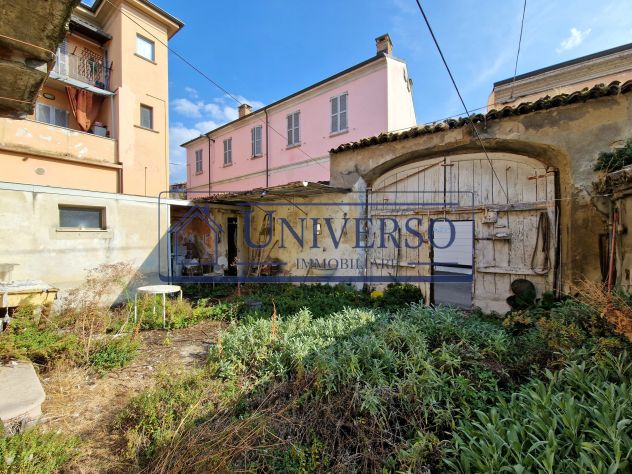 CASA INDIPENDENTE DA RISTRUTTURARE CON CORTILE IN CENTRO - Foto 4