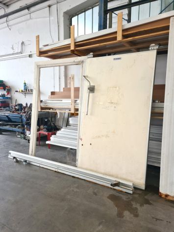 PORTA FRIGO CON GUIDA SCORRIMENTO USATA