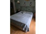 Letto molto bello e pratico con materasso pulito