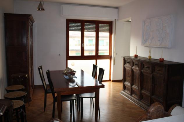 MASSA, centralissimo, appartamento al 5° piano con ascensore. L'immobile è stato completamente risistemato e si compone internamente di: sala, cucino - Foto 2