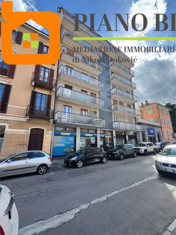 A000294 - SPAZIOSO NEGOZIO IN CENTRO CITTA'