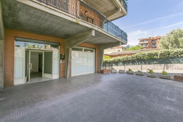 Cassia/Grottarossa – Affittasi Locale C/1 (60 mq) con Doppi Servizi
