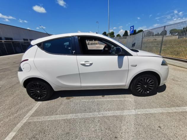 Lancia Ypsilon 1.2 69 CV 5P. GPL Ecochic Silver - Foto 5