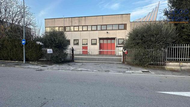 CAPANNONE CON UFFICIO IN AFFITTO A SEREGNO