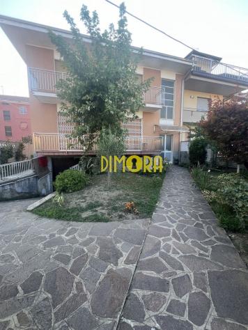 AMPIO QUADRILOCALE CON GIARDINO IN CONTESTO BIFAMILIARE – SENZA SPESE CONDOMINIALI