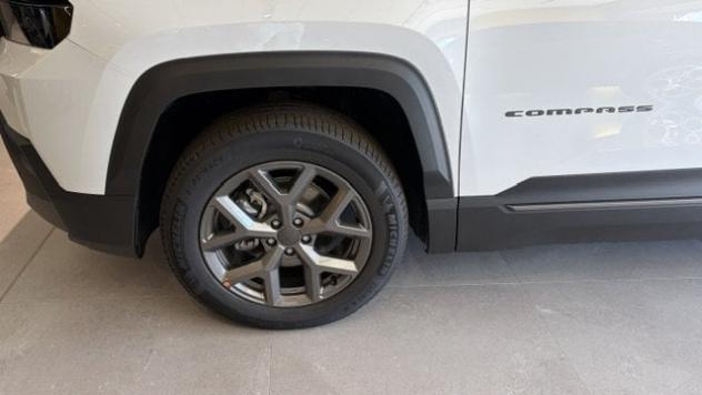 Jeep Compass E-Hybrid 1.2 Turbo MHEV 106kW Altitude DCT - Foto 5