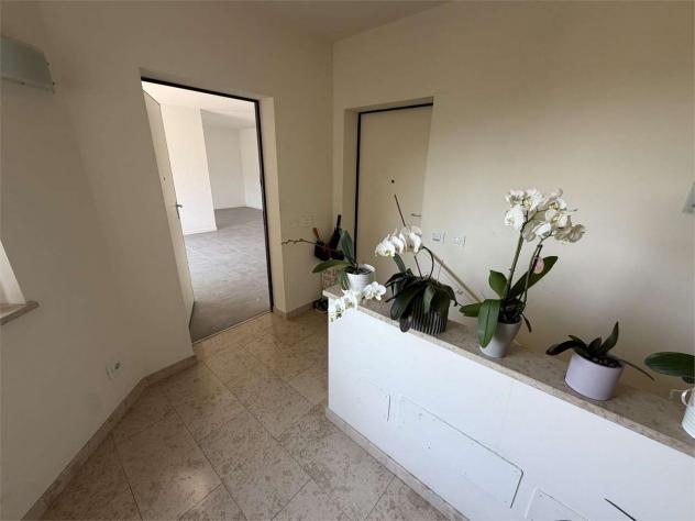 174/2021 1 BS - trilocale al piano 1 con box in asta a Sale Marasino - Foto 2