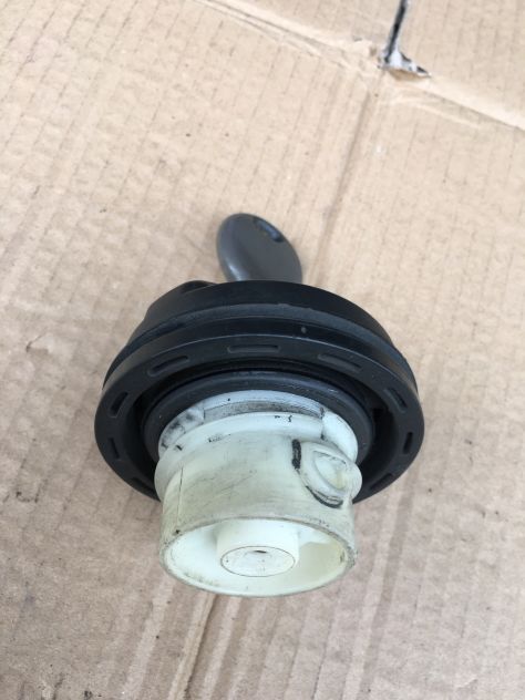 Tappo serbatoio Gasolio con Chiave JEEP Cherokee 2.5 CRD anno 2002 - Foto 3
