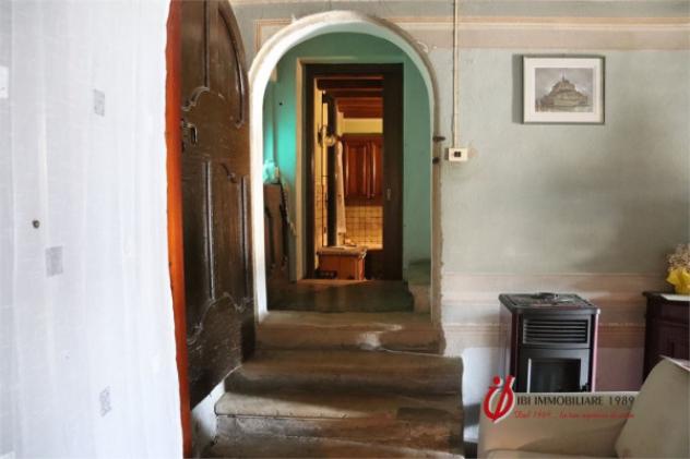 Rustico / Casale di 340 m² con più di 5 locali e box auto in vendita a Erbè - Foto 10