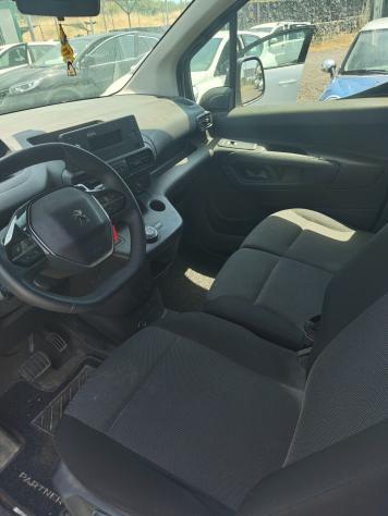 Peugeot Partner BlueHDi 130 EAT8 S&S PL Furgone Premium - Foto 4
