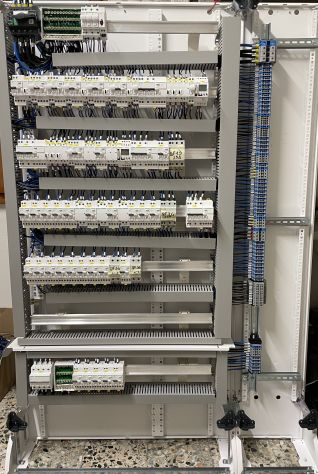 Cablatore quadri elettrici e assemblaggi meccanici in serie conto terzi - Foto 2