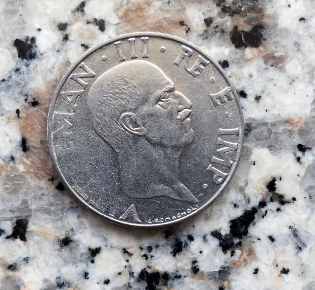 MONETA DA 50 CENTESIMI REGNO VITT. EMANUELE III° DEL 1940 CON DIFETTO DI CONIO - Foto 2