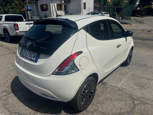 Lancia Ypsilon 1.0 FireFly 70cv Hybrid Alberta Ferretti - Foto 8