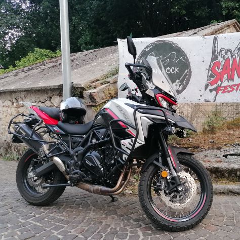 Benelli TRK 702 X – Luglio 2025 – 9.300 km – Tris valigie alluminio + MIVV + acc - Foto 3