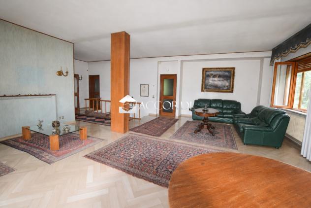 CASA INDIPENDENTE di 10 vani e di 300 mq (MONTEBELLUNA) rif. PE15 - Foto 6