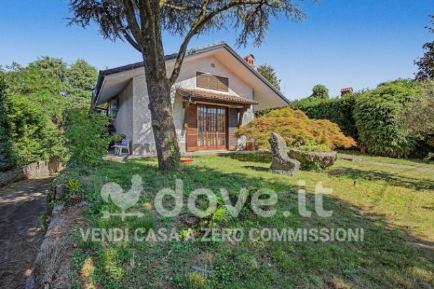 Villa di 348 m² con più di 5 locali e box auto in vendita a Pogliano Milanese
