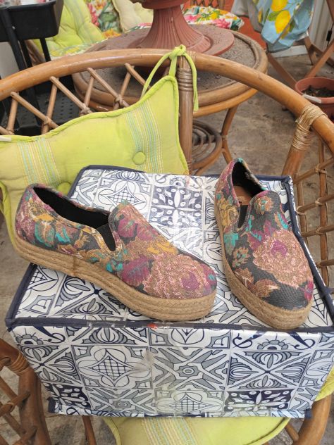 Espadrillas donna in tela floreale chiuse con tallone rigido zeppa 3 cm numero 3