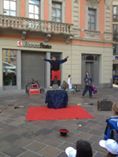 trampolieri giocolieri spettacolo fuoco artisti da strada 3478497587 - Foto 4