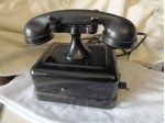 Telefono in metallo a manovella